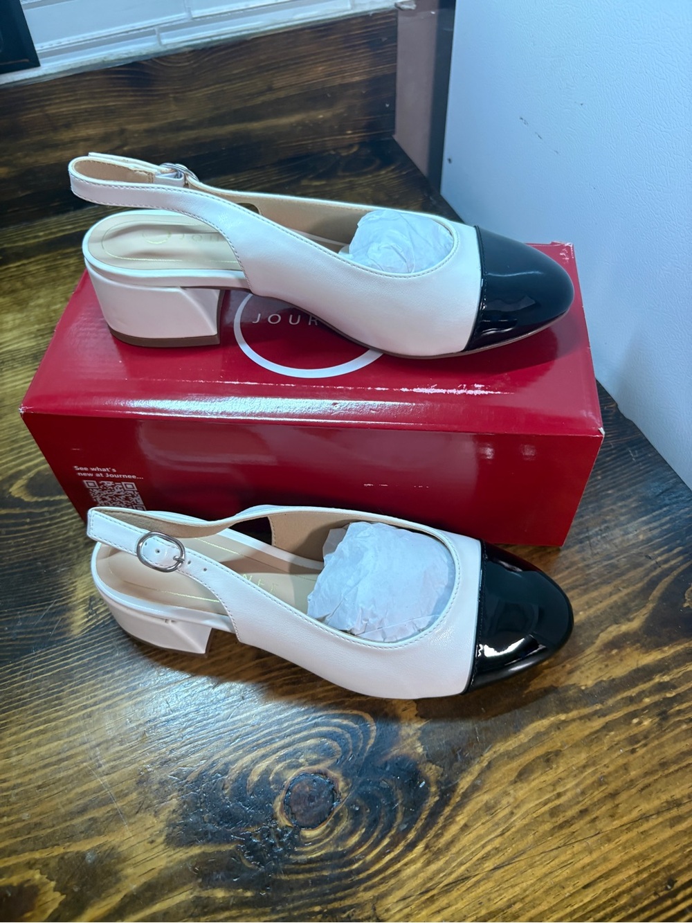 Journee Sammie White Sling Back Cap Toe Heels Size 6